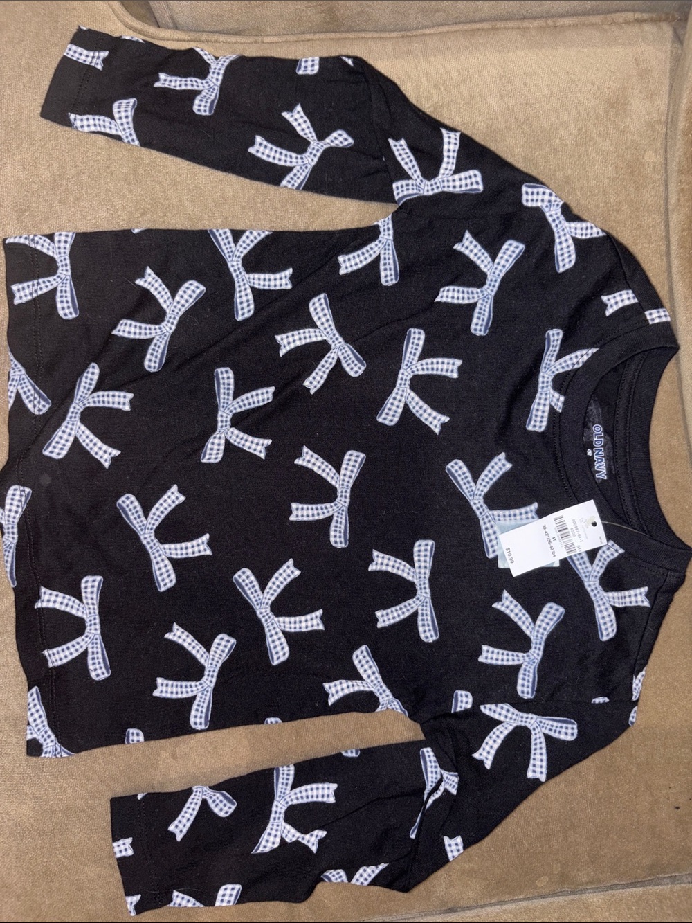 Old Navy Black Long-Sleeve Tee with White Bow Pattern